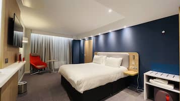 Kamar Standar, 1 Tempat Tidur King, akses difabel (Free Hot Breakfast) | Brankas, meja kerja, tirai kedap cahaya, dan kedap suara