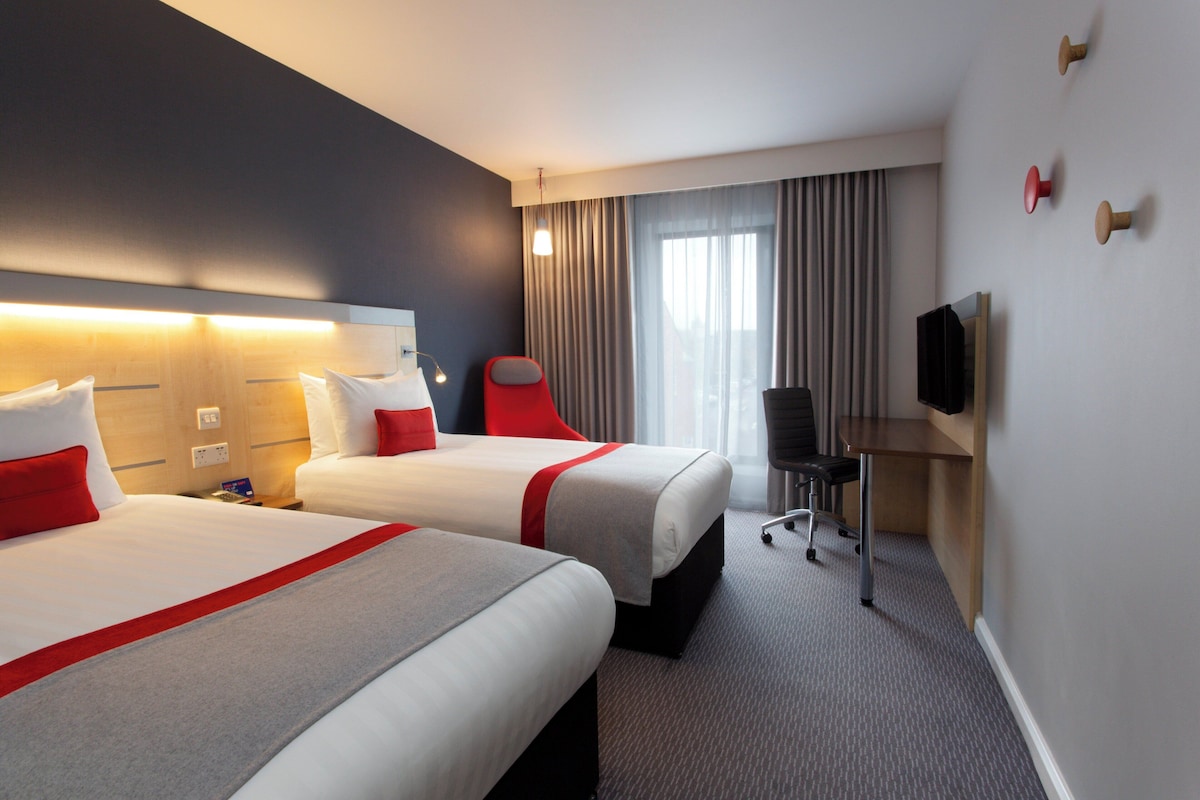 Chambre Standard, 2 lits une place (Free Hot Breakfast) | Coffres-forts dans les chambres, bureau, rideaux occultants