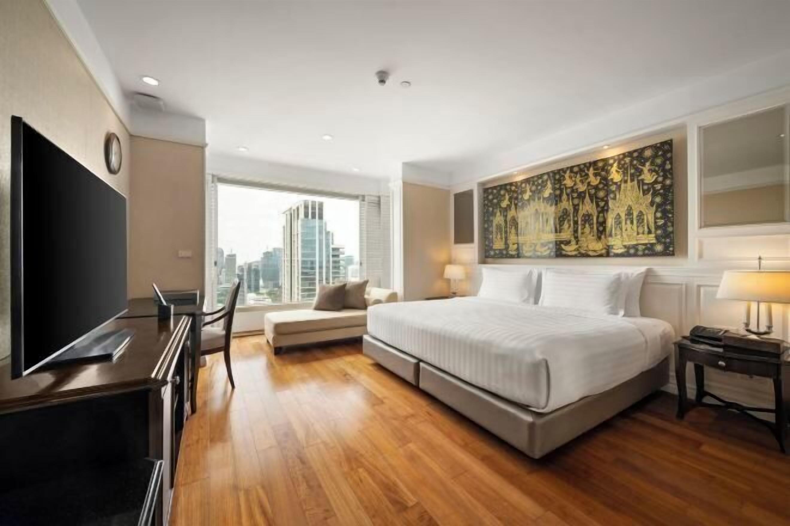 Premium bedding, minibar, in-room safe, desk