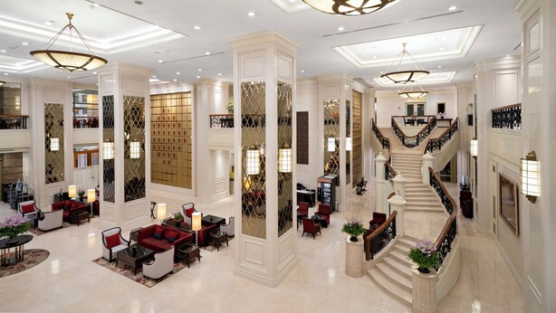 A spacious lobby with a grand staircase, seating areas, and a well-lit ceiling. - Grande Centre Point Ratchadamri (Bangkok)