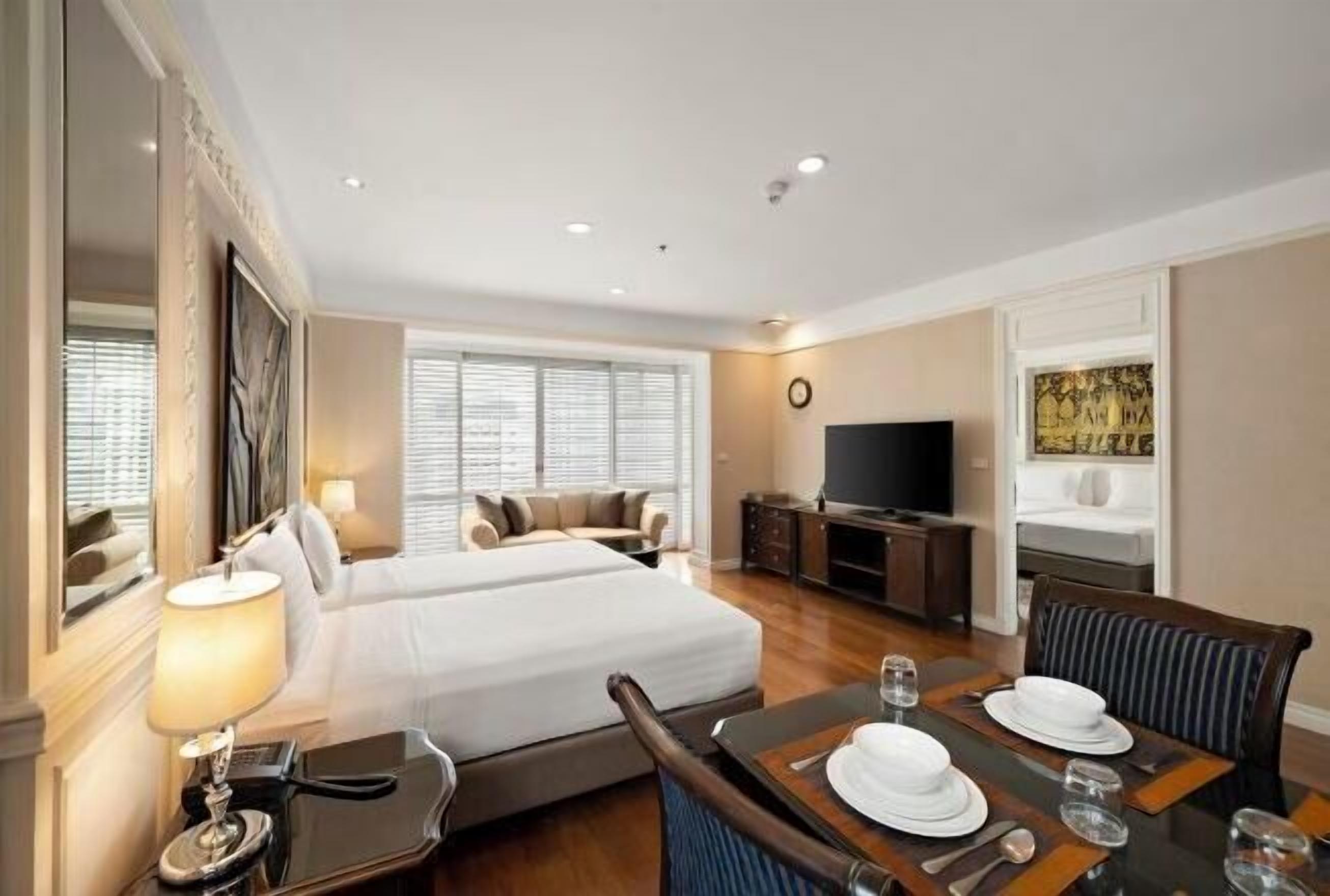 Premium bedding, minibar, in-room safe, desk