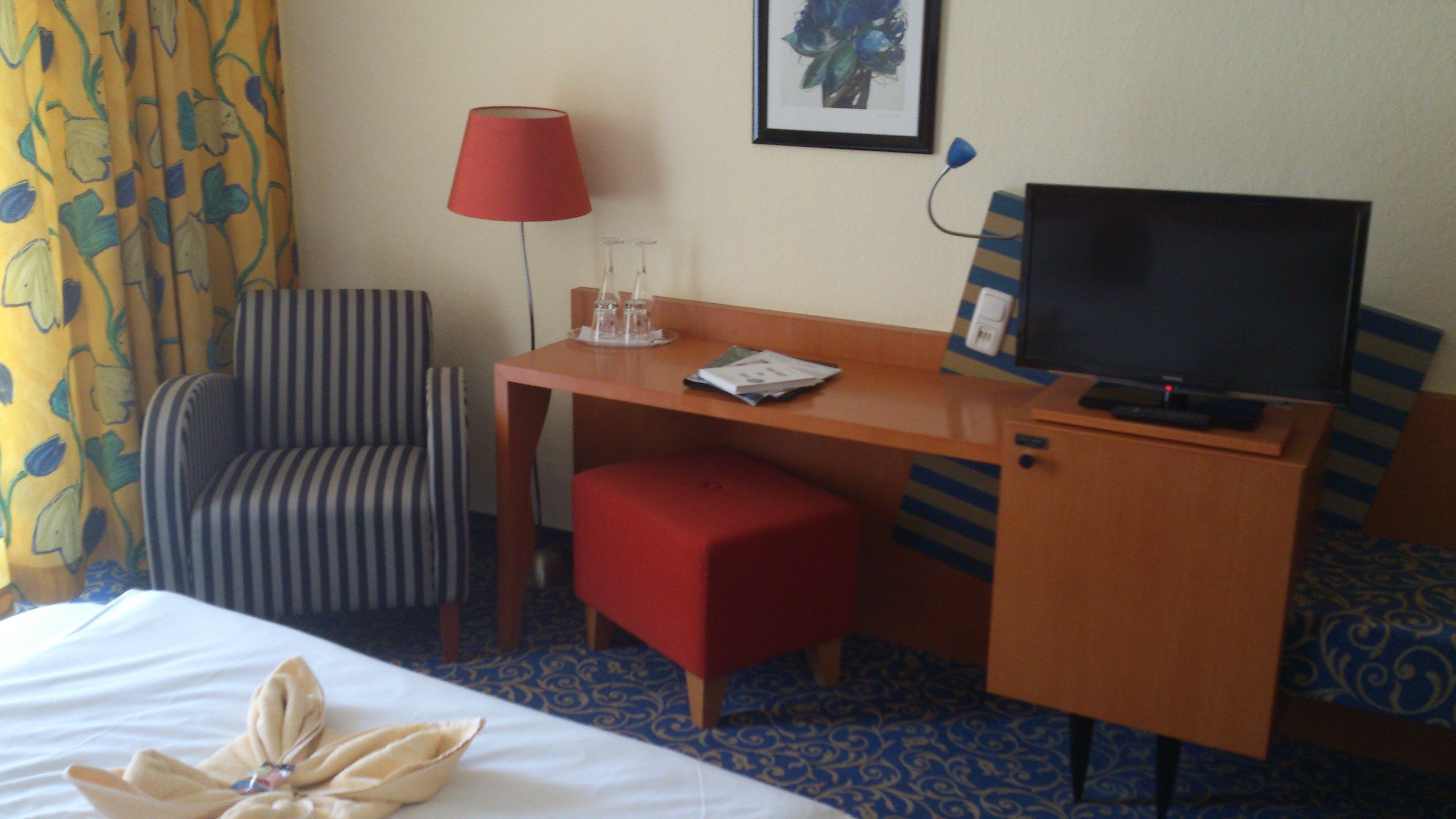 minibar, in-room safe, individually decorated, individually furnished