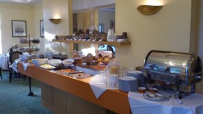 Daily buffet breakfast for a fee - Hotel Am Kurpark Bad Salzelmen (Schönebeck)