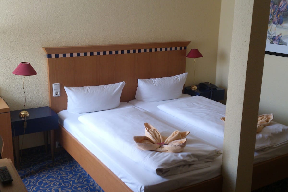 double room | minibar, in-room safe, individually decorated, individually furnished