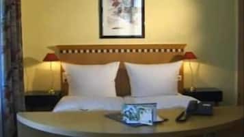 Minibar, Zimmersafe, individuell dekoriert, individuell eingerichtet