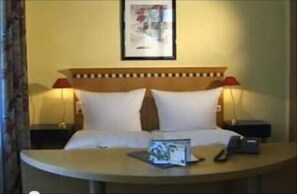 Minibar, in-room safe, individually decorated, individually furnished
