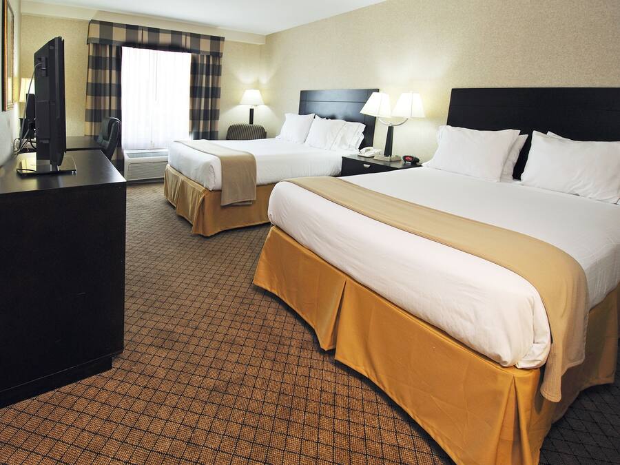 In-room safe, desk, iron/ironing board, free cots/infant beds