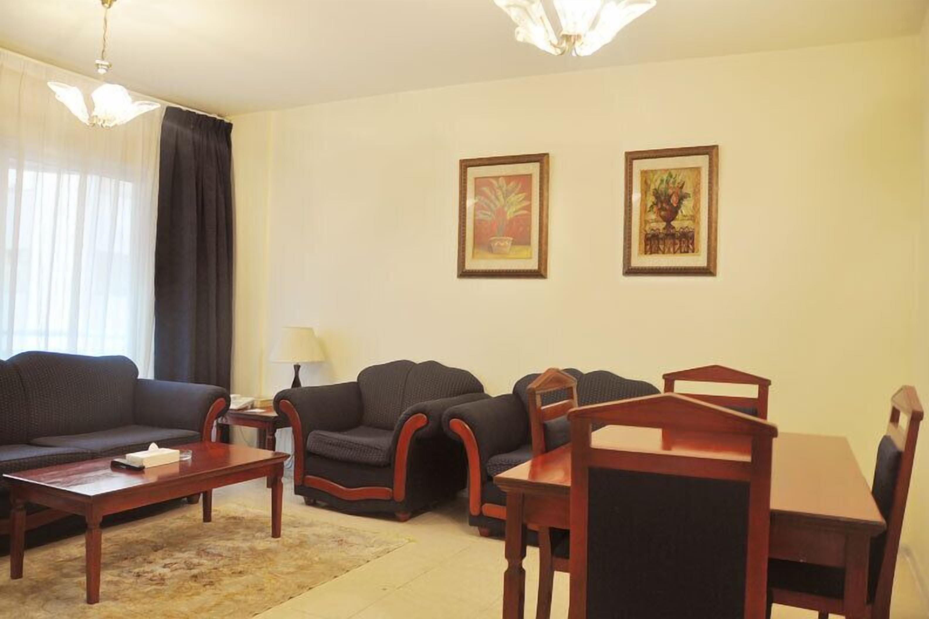 Departamento Deluxe, 2 habitaciones | Área de sala de estar | Televisión de pantalla plana 