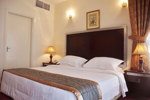 Executive Apartment, 2 Bedrooms | 2 bedrooms, in-room safe, desk, iron/ironing board - Royal Plaza Hotel Apartments (Dubai)