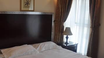 2 bedrooms, in-room safe, desk, iron/ironing board
