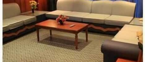 2 bedrooms, in-room safe, desk, iron/ironing board