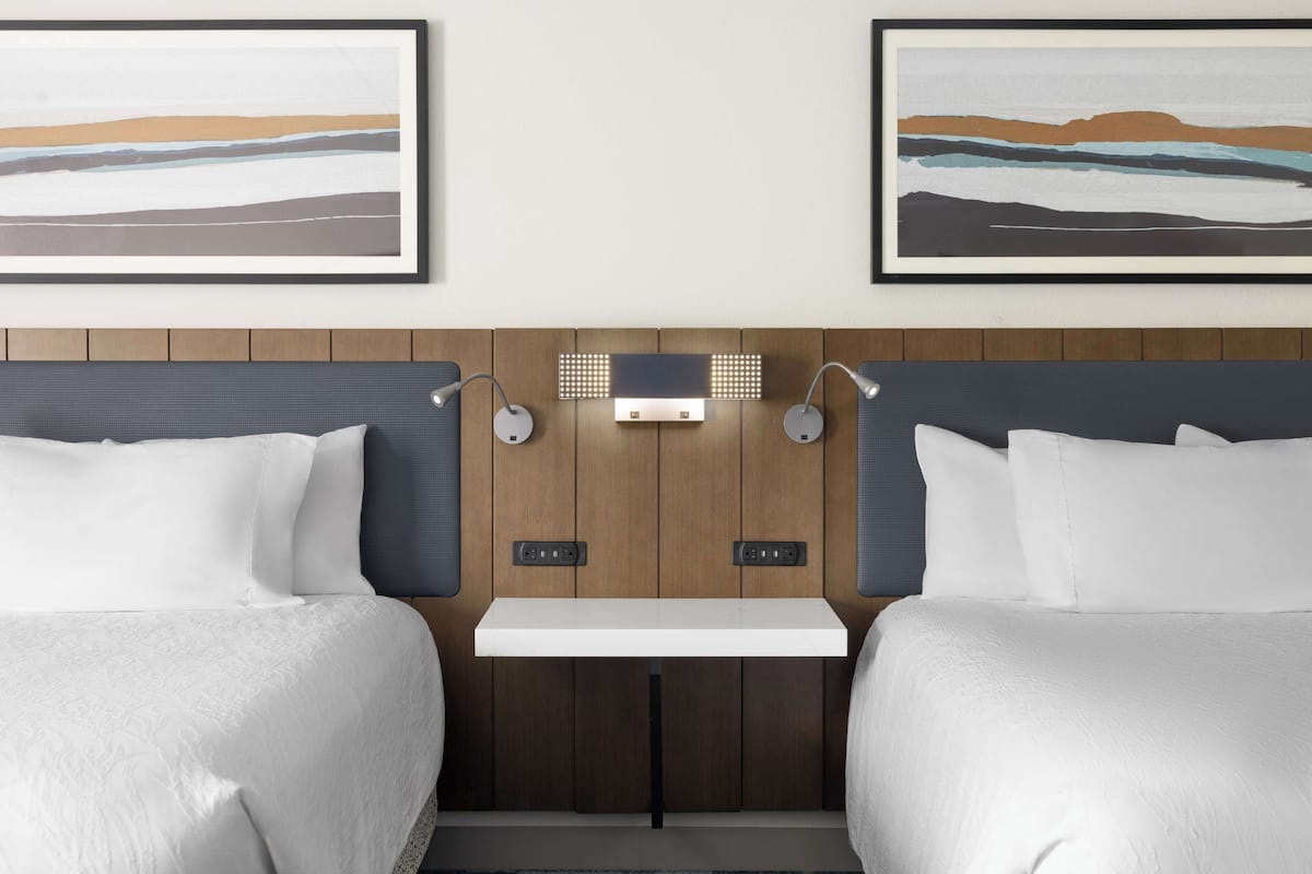Luxe beddengoed, donsdekens, Select Comfort-bedden, een bureau