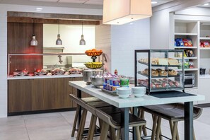Päivittäinen buffetaamiainen maksusta