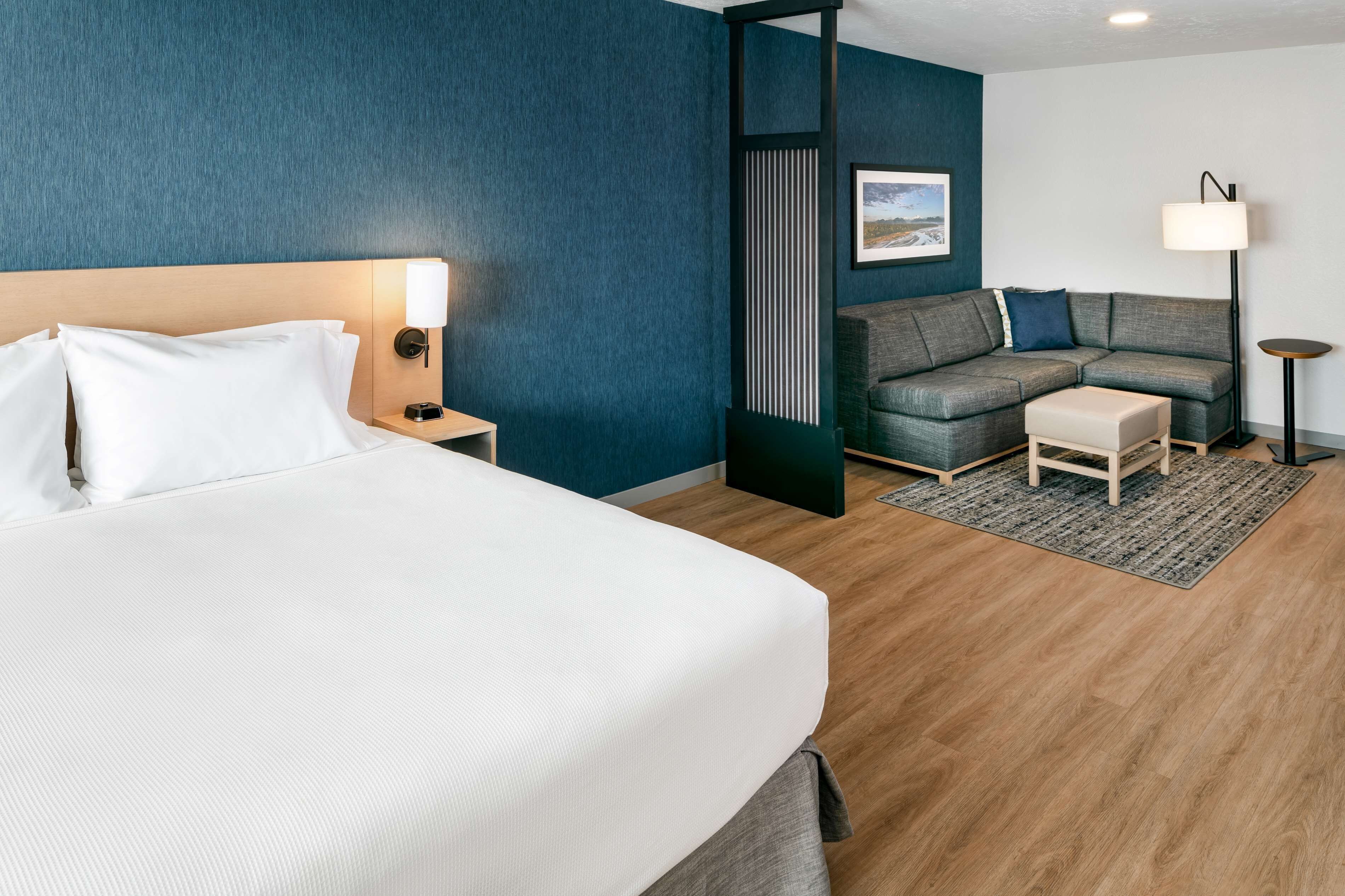 Skrivebord, arbejdsområde til bærbare computere, mørklægningsgardiner