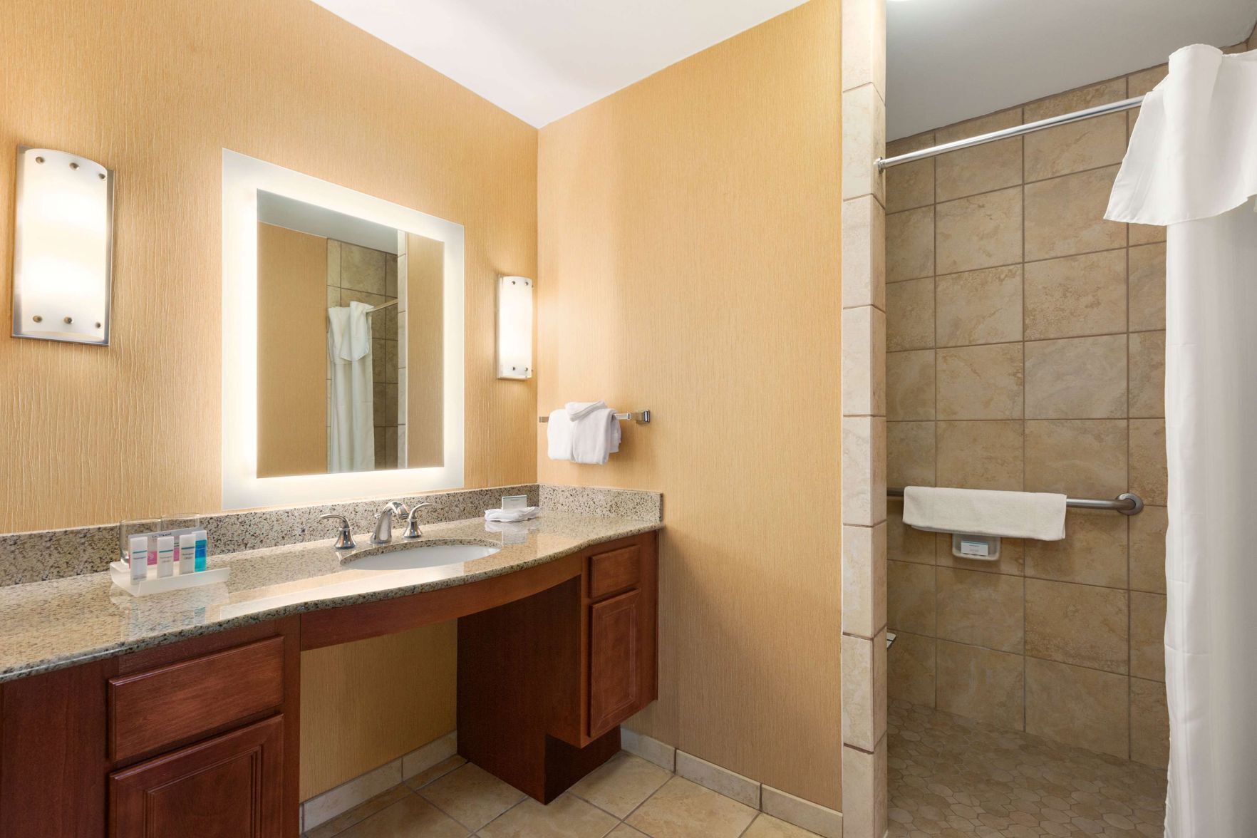 Bathroom | Free toiletries, hair dryer, bathrobes, towels