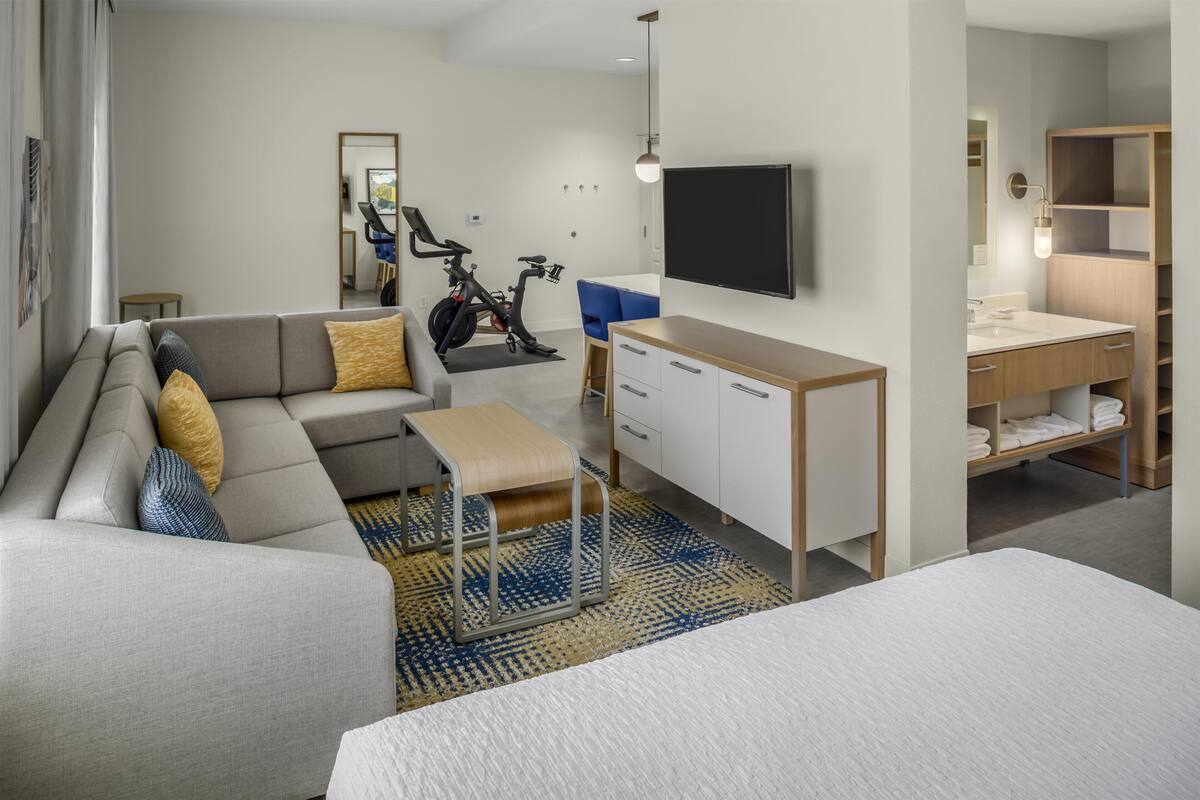Studio, 1 King Bed (Peloton) | Living area | 43-inch flat-screen TV with cable channels, TV
