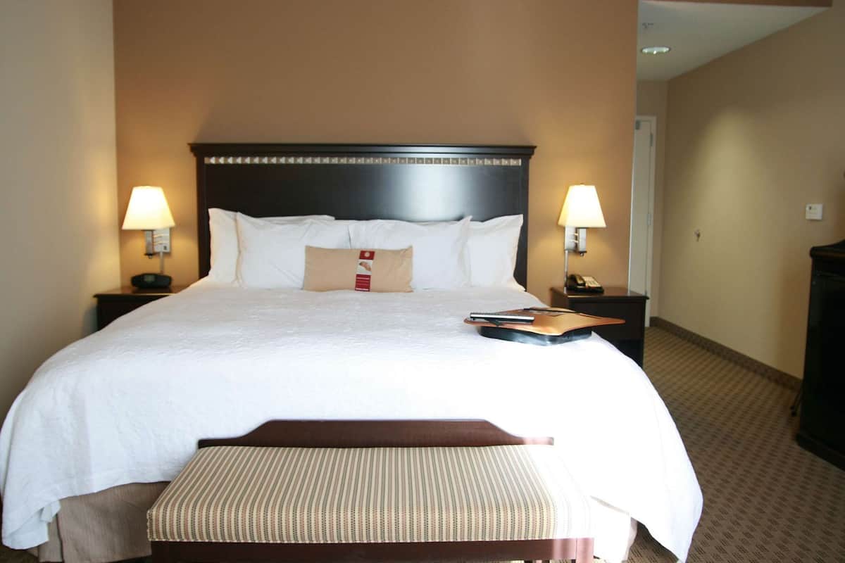 Premium bedding, iron/ironing board, free cots/infant beds