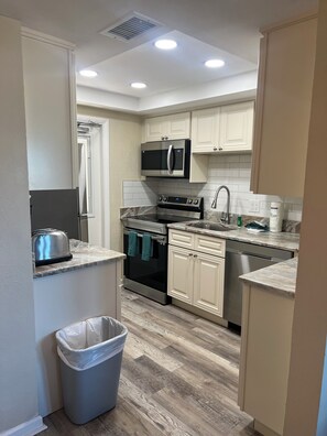Studio (CAM-S) | Private kitchen | Full-size fridge, microwave, oven, stovetop - Camelot by the Sea by Liberte' (St. Pete Beach)
