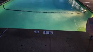 A swimming pool with a no diving sign and a depth marker of 3 1/2 feet.