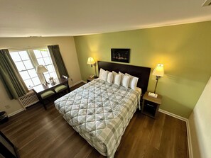 Standard Room, 1 King Bed