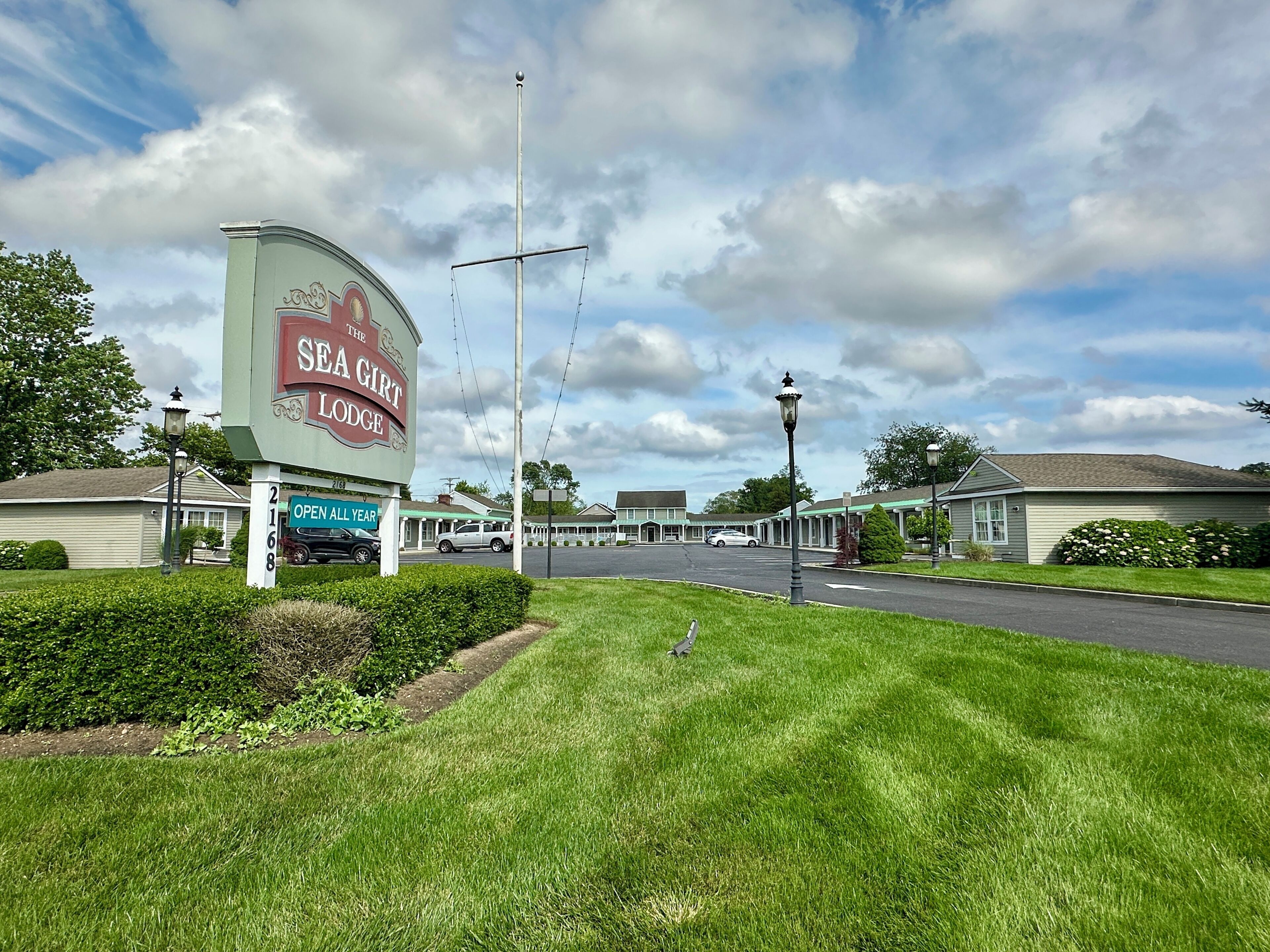 A motel named "Sea Girl Lodge" with a sign indicating it's open all year.