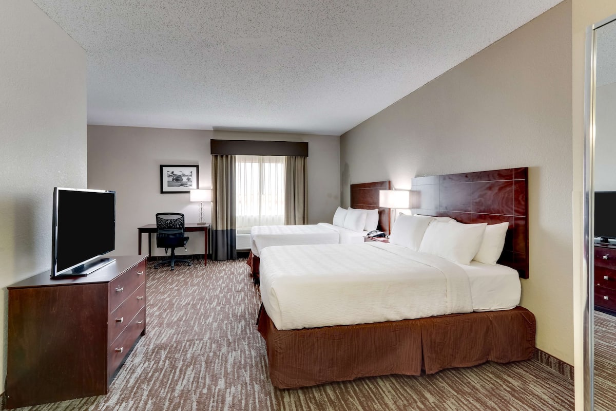 Pillowtop beds, desk, laptop workspace, iron/ironing board