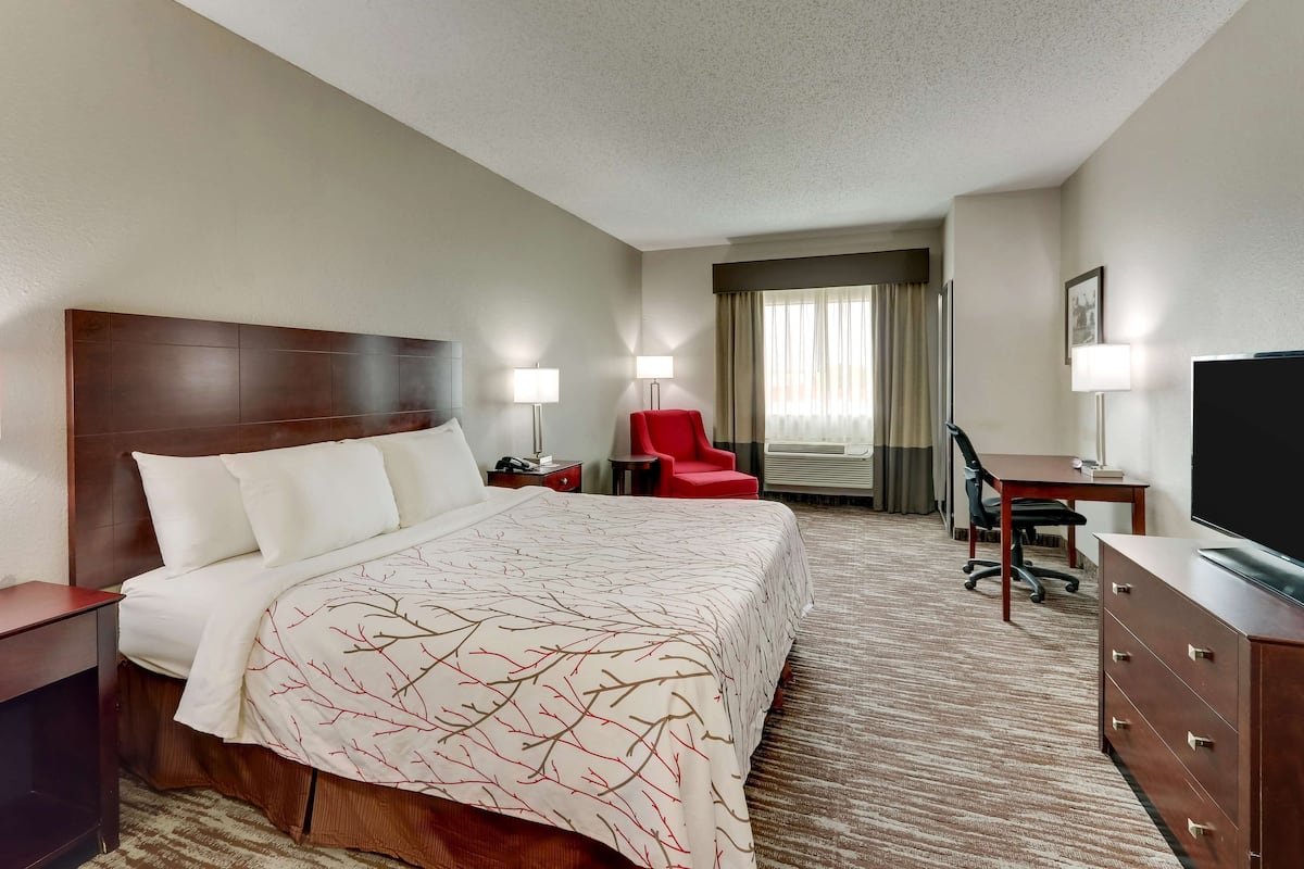 Pillowtop beds, desk, laptop workspace, iron/ironing board