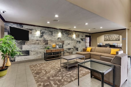 Lobby. Best Western Plus University Inn & Suites