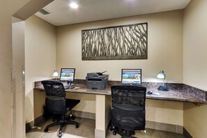 Business center - Best Western Plus University Inn & Suites (Wichita Falls)