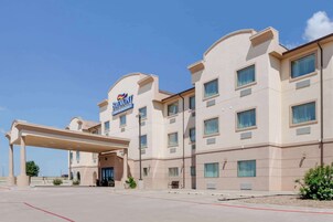 A hotel with a prominent 'Baymont' sign, multiple balconies, and a covered entrance.