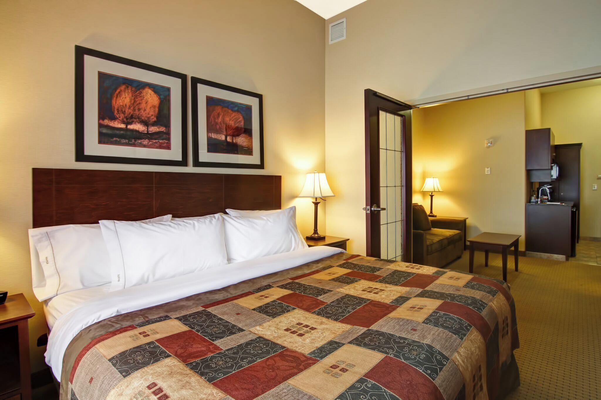 Suite, 1 kingsize-seng, ikke-røyk | Skrivebord, strykejern/-brett og barnesenger (inkludert)