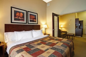 Business Suite, 1 King Bed, Non Smoking