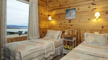 Bungalow Four People | Πουπουλένια παπλώματα, κρεβάτια Select Comfort, μίνι μπαρ