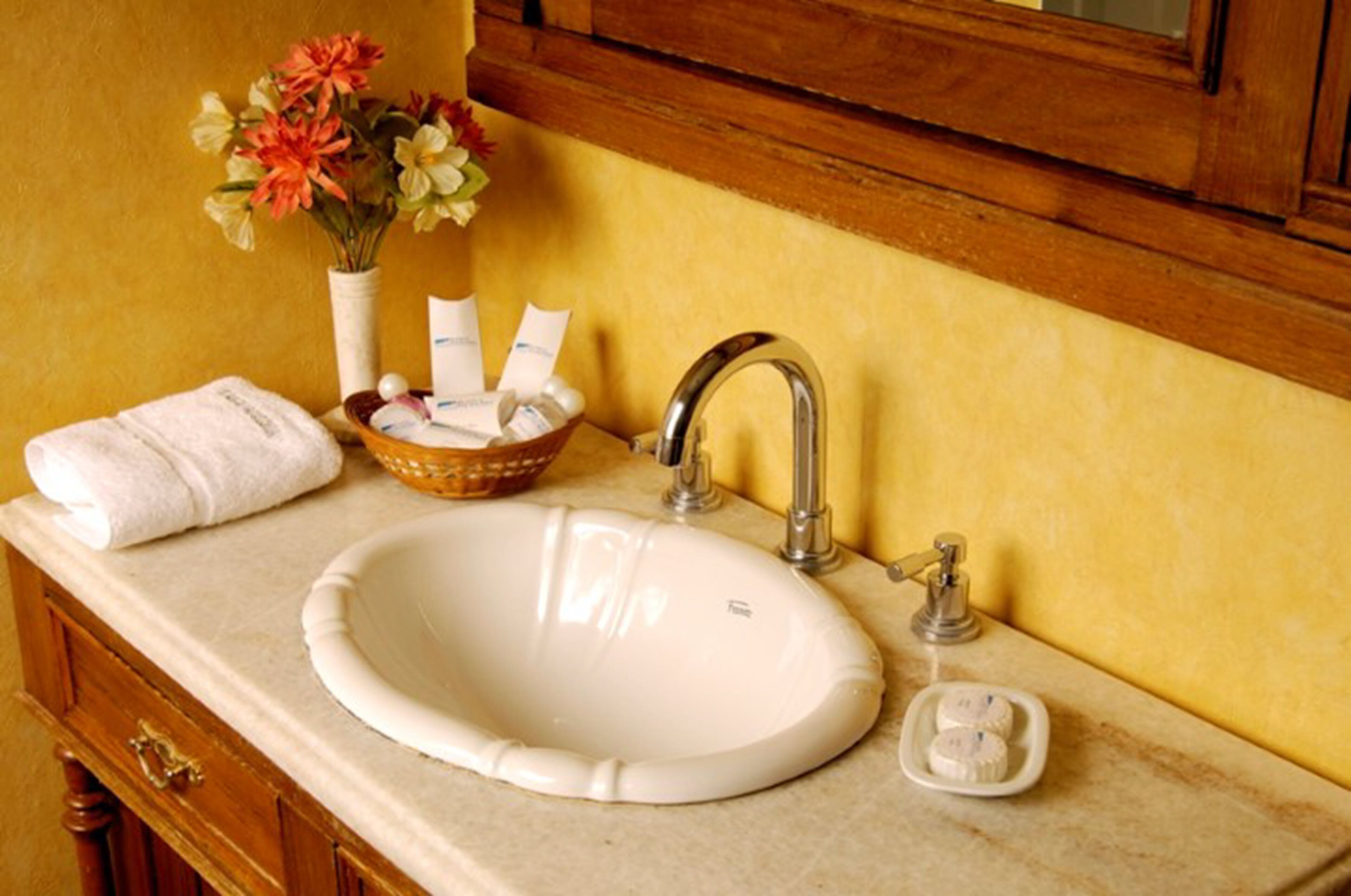 bungalow six people | bathroom | combined shower/bathtub, free toiletries, hair dryer, bidet