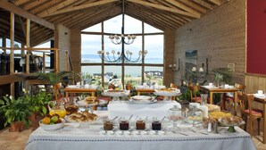 A dining area with a table set for breakfast, overlooking a scenic view. - Blanca Patagonia Boutique Inn and Cabins (El Calafate)