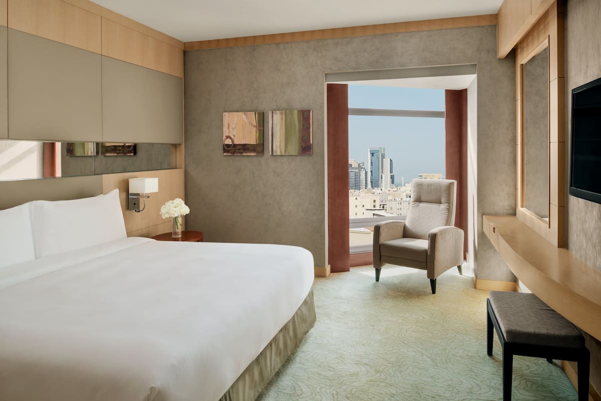 Minibar, in-room safe, individually decorated, individually furnished