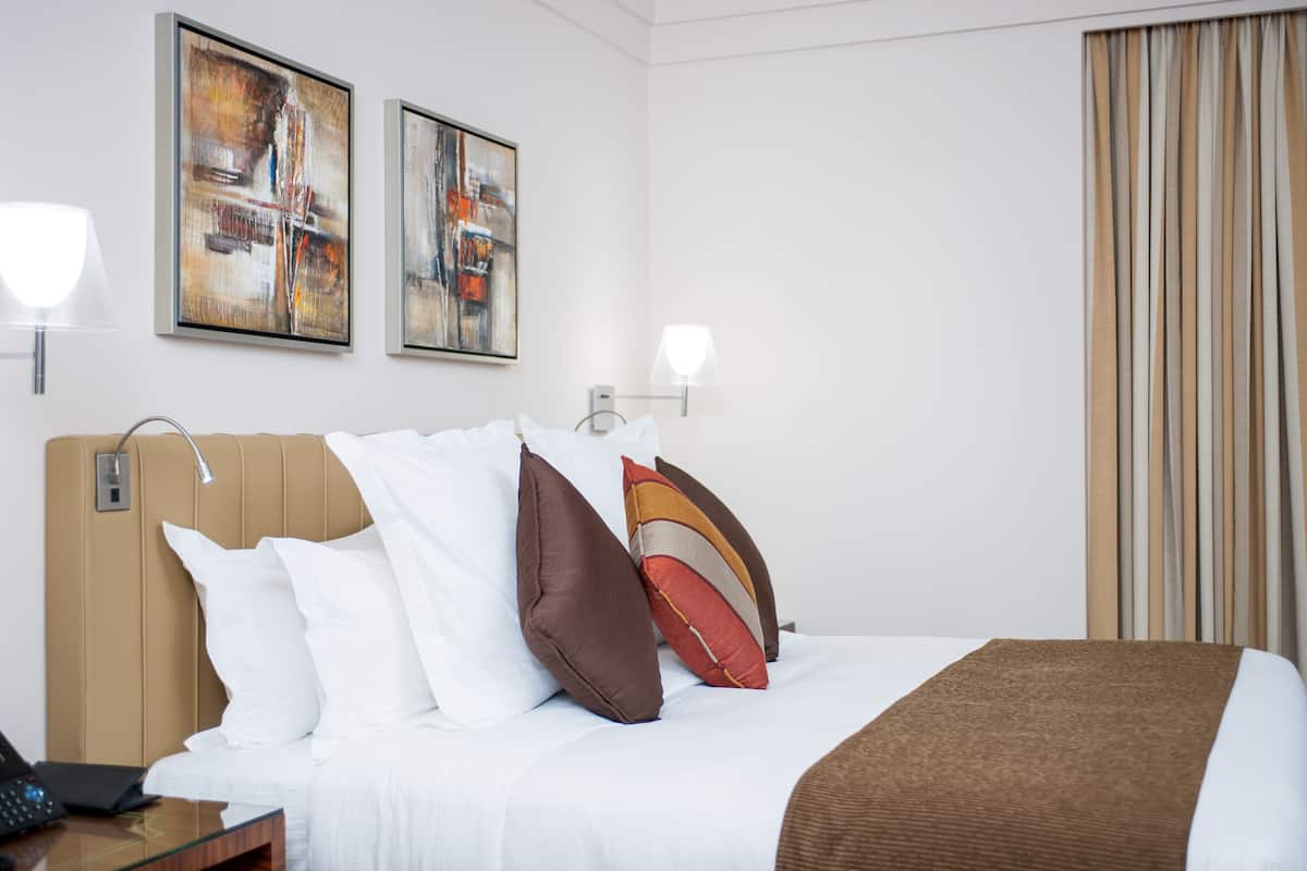 Minibar, in-room safe, individually decorated, individually furnished