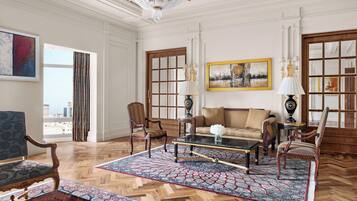 Luxe suite, 1 slaapkamer, keuken (Dining, Bath, View) | Een minibar, een kluis op de kamer, individueel gedecoreerd