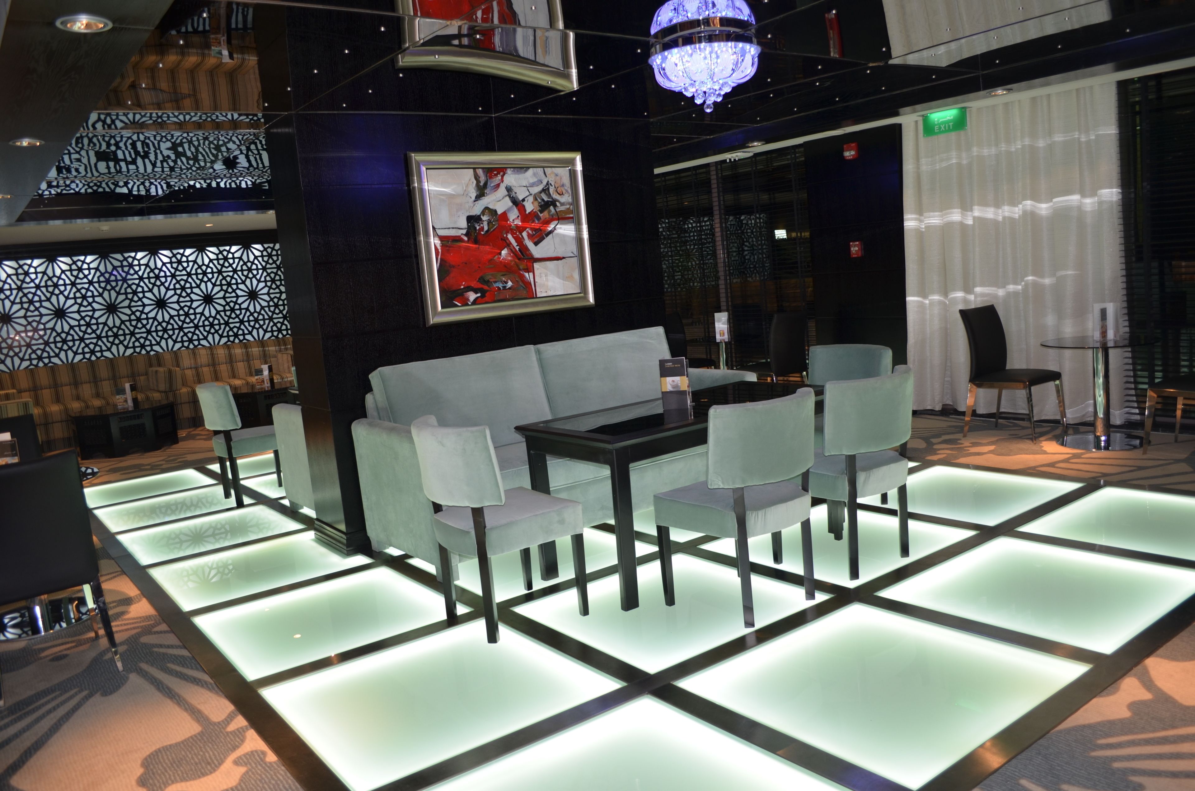 breakfast, lunch, dinner served; international cuisine