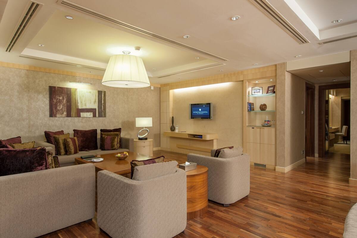 suite (ambassador) | minibar, in-room safe, individually decorated, individually furnished