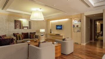 Suite (AMBASSADOR) | Minibar, in-room safe, individually decorated, individually furnished