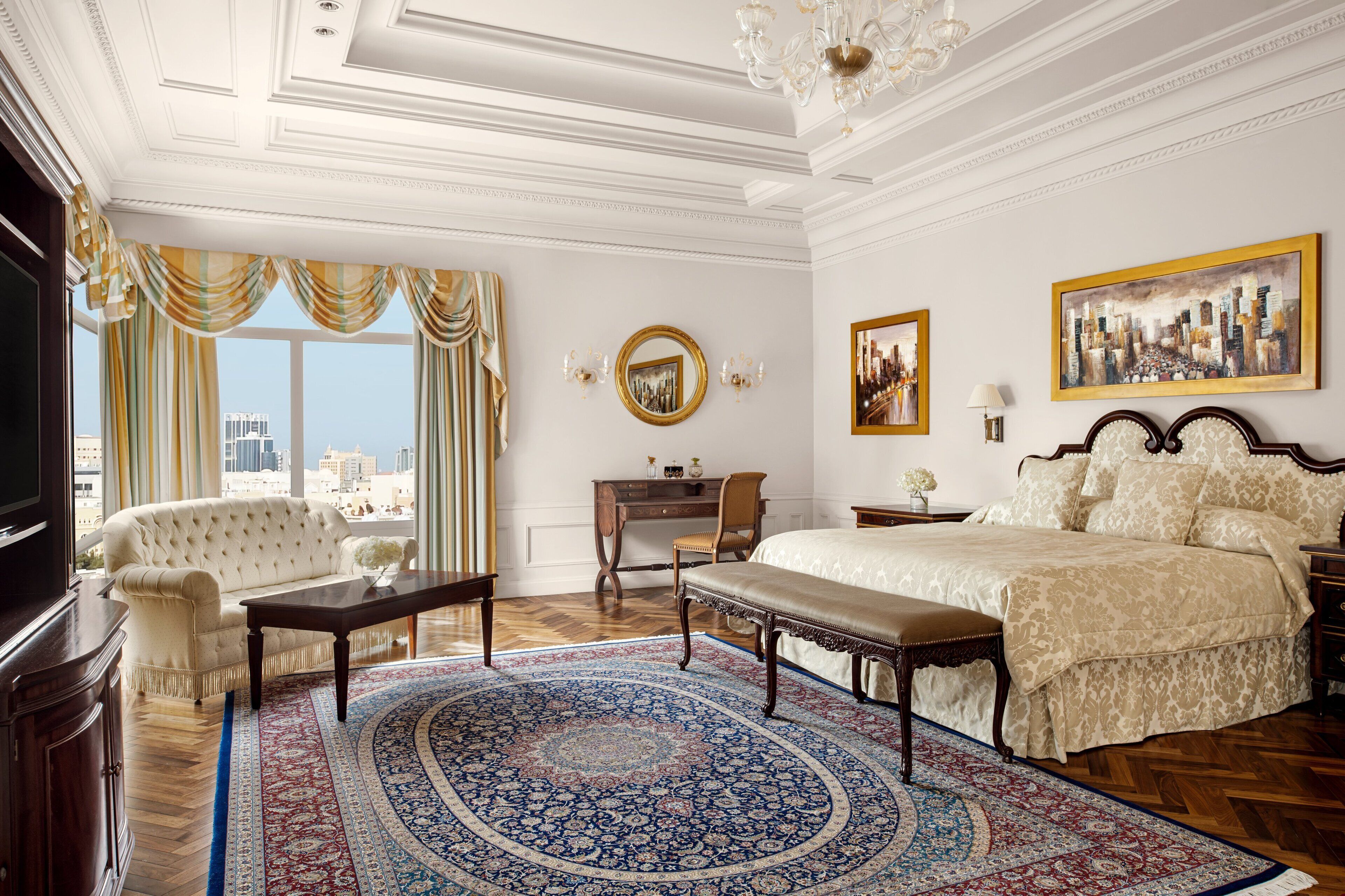 Minibar, caja de seguridad en la habitación y decoración personalizada 