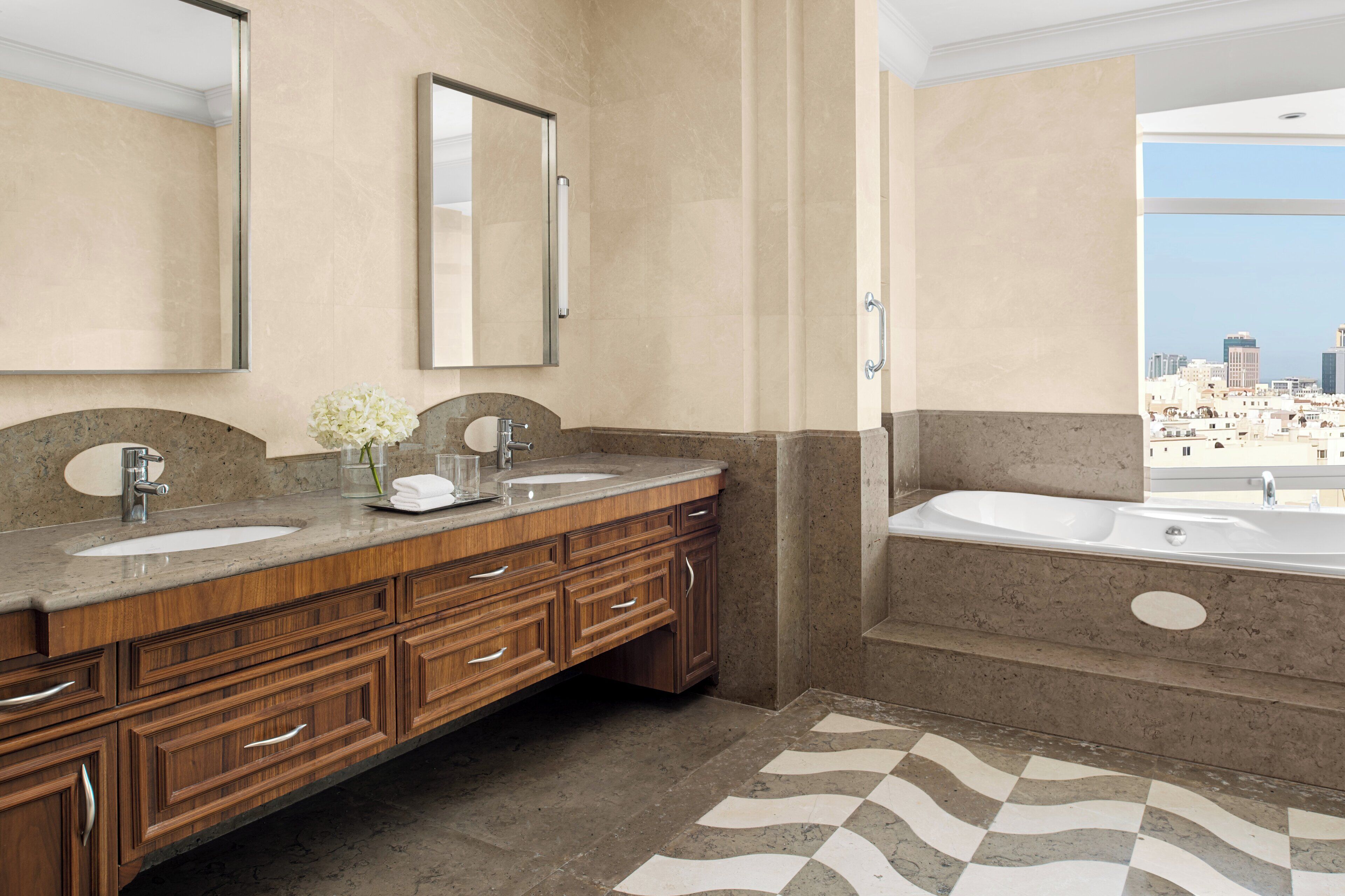 Suite Luxe, 1 chambre, cuisine (Dining, Bath, View) | Minibar, coffres-forts dans les chambres, décoration personnalisée