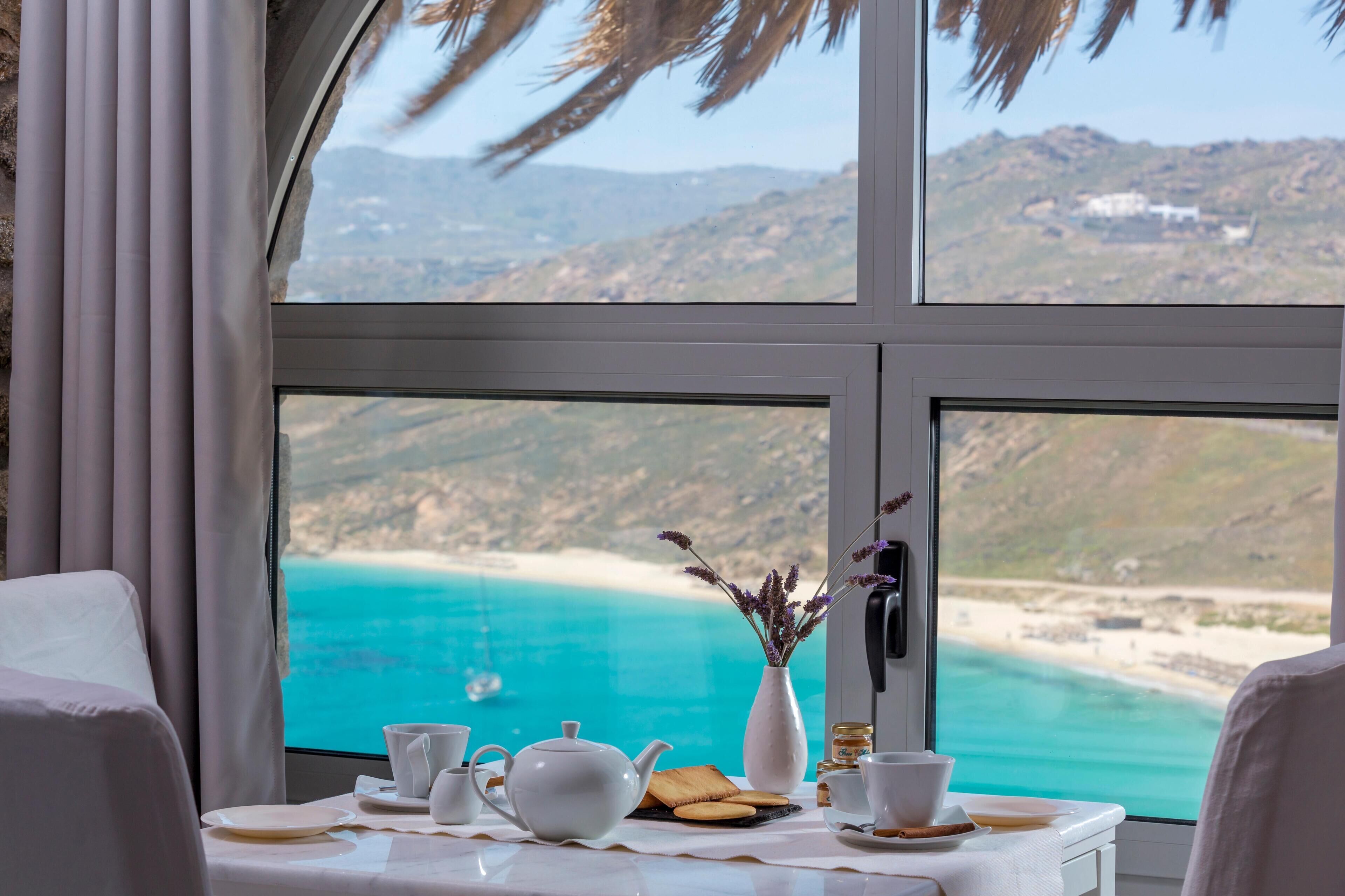 Piscina externa, espreguiçadeiras