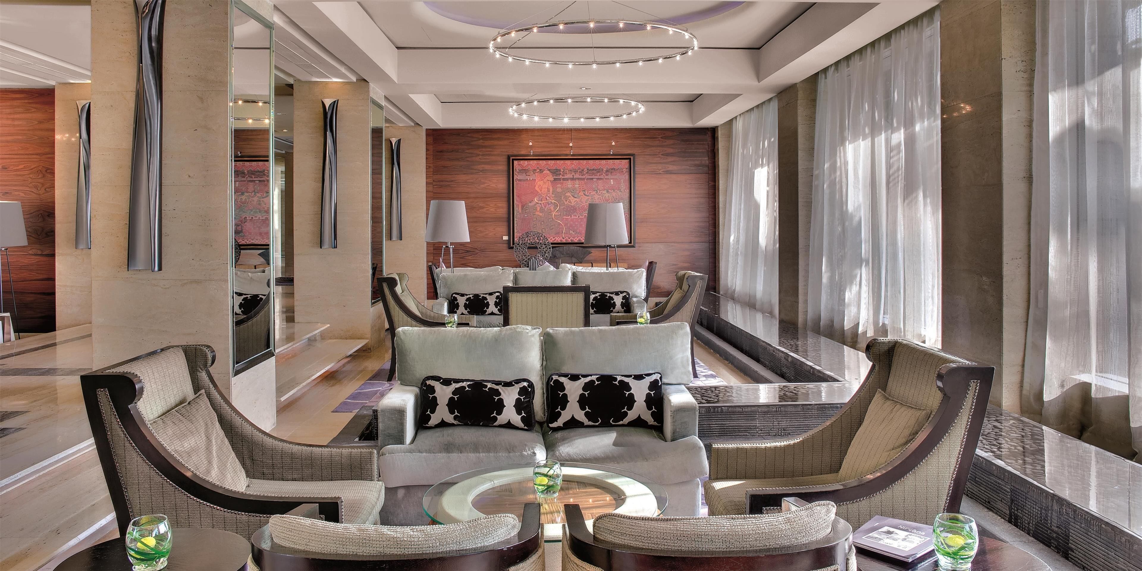 2 bars/lounges, poolside bar