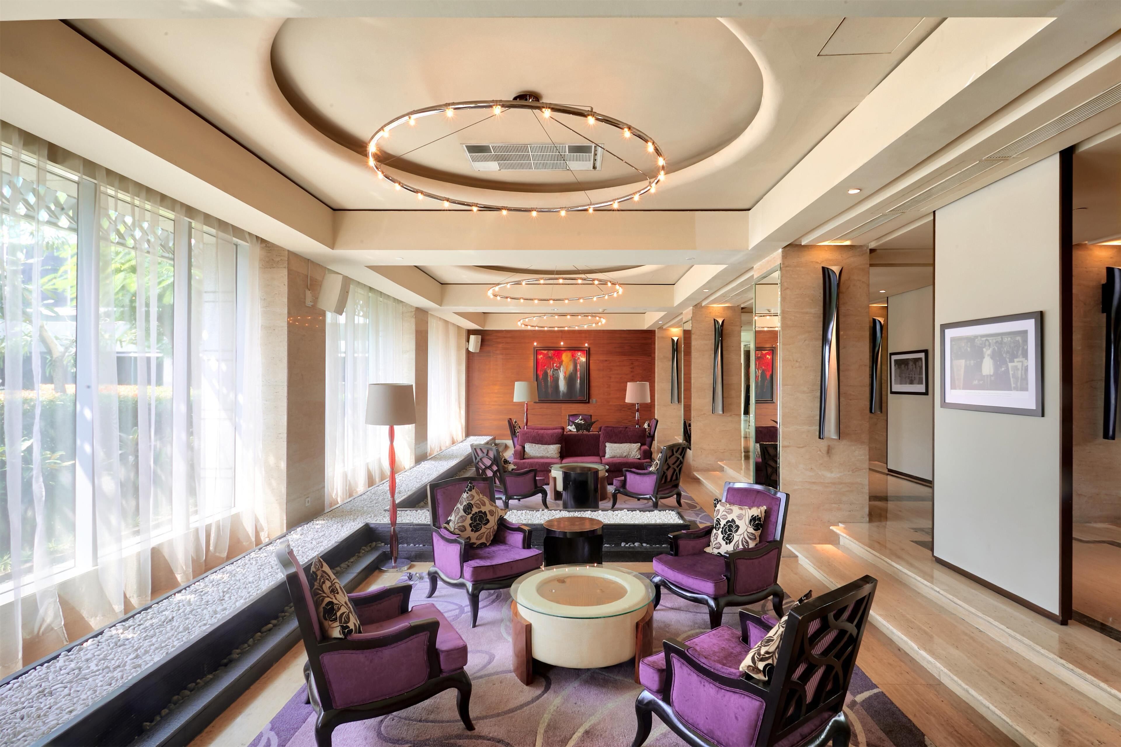 2 bars/lounges, poolside bar