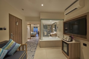 Suite Royal, 1 habitación, alberca privada | Sábanas italianas Frette, ropa de cama de alta calidad y minibar 