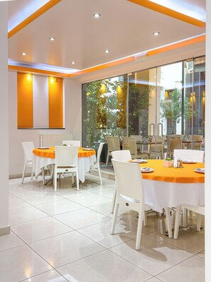 Breakfast, lunch, dinner served; Greek cuisine