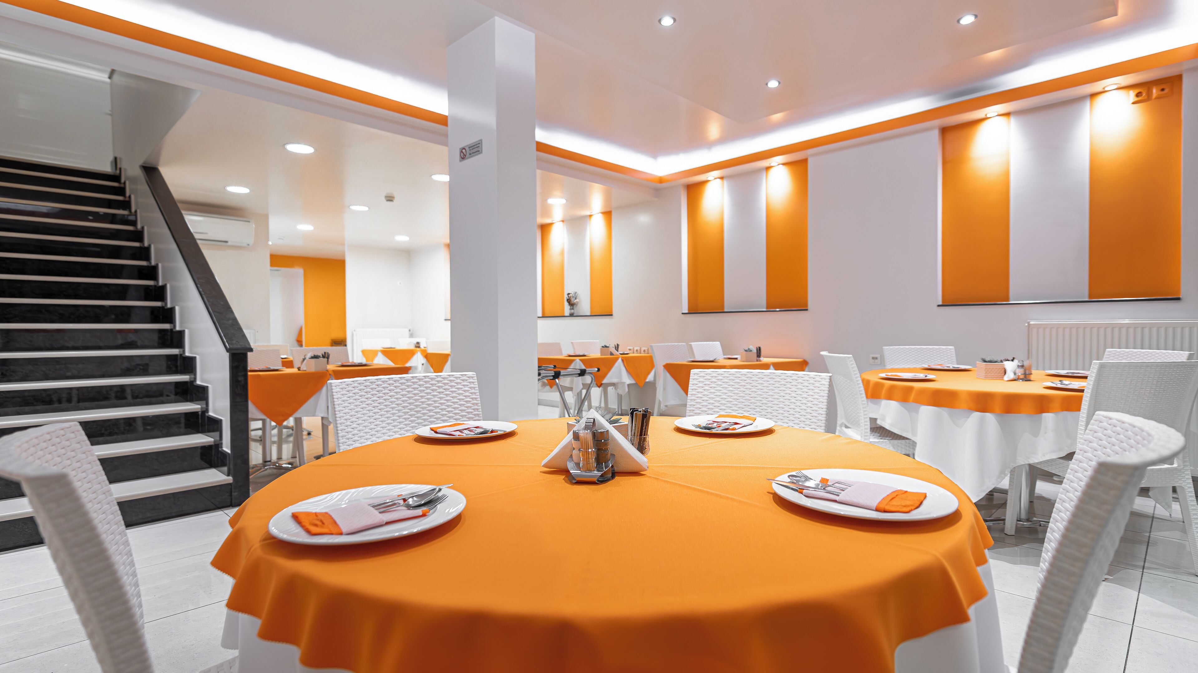 Bữa sáng kiểu Âu hàng ngày (8 EUR/mỗi người) 