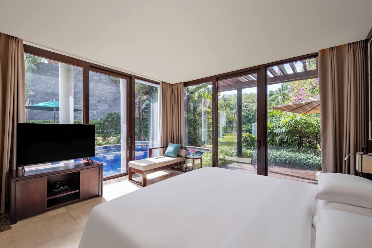 Spa Sanctuary Pool Villa | Minibar, in-room safe, desk, blackout drapes